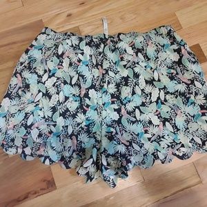 GORGEOUS tropical-print pastel shorts!